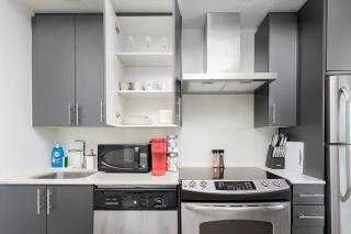 Trendy 1BR Condo Steps to Toronto Waterfront - 1