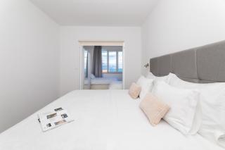 APARTMENT MARCELA SUTIVAN - large two-bedroom apartment with two bathrooms - excellent location right by the town center and the beach - parking space provided - panoramic view of the sea and the town - 4