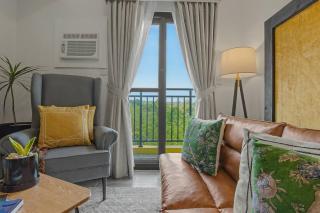 Luxury Condo King Bed Balcony Nature View - 5