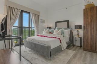 Luxury Condo King Bed Balcony Nature View - 8