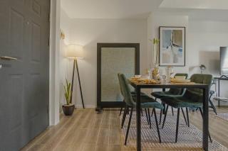 Luxury Condo King Bed Balcony Nature View - 7