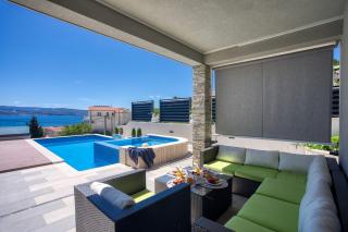 LUXURY VILLA PARADISE 120m from sandy beach, heated pool, billiard, max 12 pax - 2