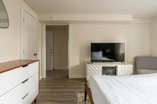 8BR RetreatSleeps 20Deck BBQ SeaTac Sophari J - 9