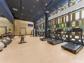 Treetop Balcony Retreat with Pool, Jacuzzi, Gym BB204E - 9