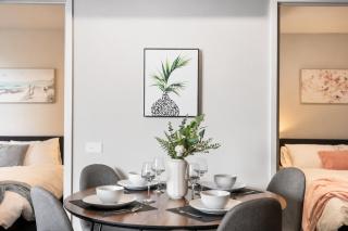 Rooftop Pool 2BR Apt at Marvel Stadium with Free Parking - 4