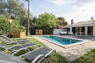 Charming Casa Pequeña in Tranquil Residential Area - 0
