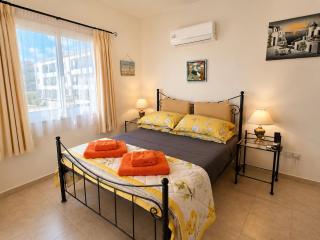 Stylish 3 bedroom villa with sea views in Peyia - 8