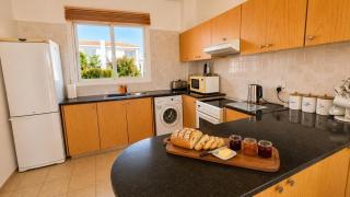 Stylish 3 bedroom villa with sea views in Peyia - 5