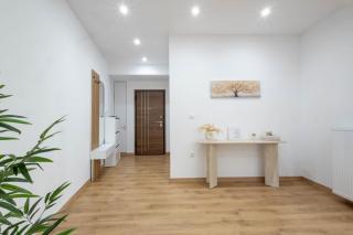 Sunlit Charm Modern 2BR Apartment with High-Speed WiFi - 9