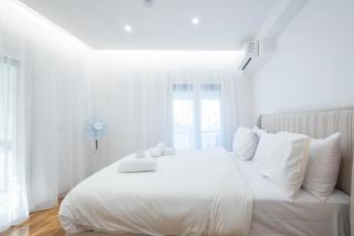 Sunlit Charm Modern 2BR Apartment with High-Speed WiFi - 4