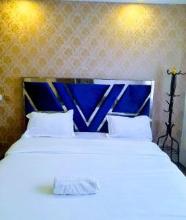 Elegant luxury three bedroom apartment with swimming pool fully equipped gym children playing ground ample parking space and amazing scenic view - 7
