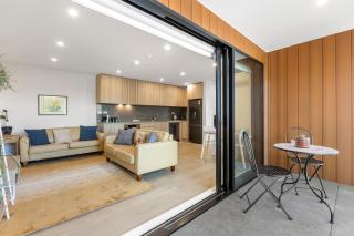 Modern Apartment Near The Airport - 2