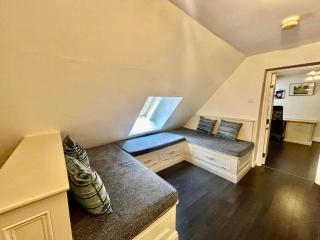 Elegant City Stay at St Annes Court - 5