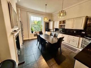Elegant City Stay at St Annes Court - 8