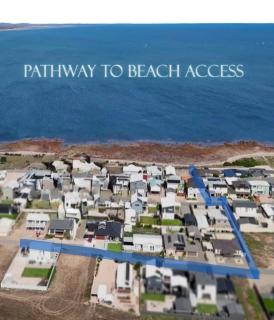 4BR Coastal Family Retreat Near North Beach BBQ - 9