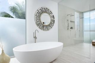 Blue Cay Villa, Luxury Beach & Canal Front Estate - 4