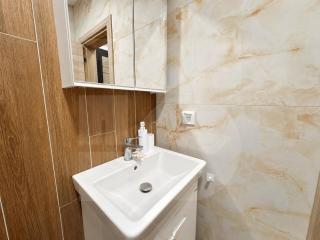 1BR Golden Urban Nest with Parking - 7