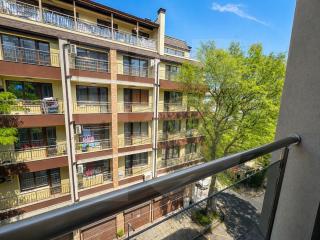 1BR Golden Urban Nest with Parking - 6