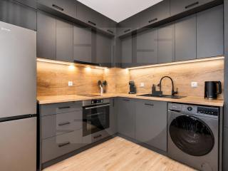1BR Golden Urban Nest with Parking - 5