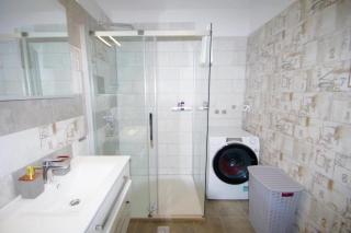 Apartment with Jacuzzi and Beautiful Garden - 5
