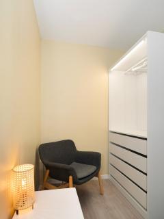 Cathedral & Square - City Centre - Sleeps 4 - WiFi - 2