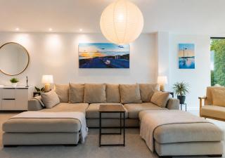 Spacious Coastal Retreat in Folkestone, Sleeps 12 - 1