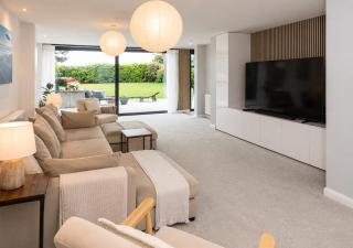 Spacious Coastal Retreat in Folkestone, Sleeps 12 - 6