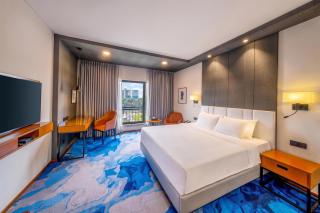 Radisson Blu Dhaka Water Garden - 8