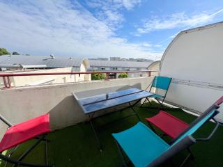 Apartment with Balcony & Pool in La Rochelle - 5