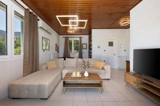 Elegant Coastal Retreat, Hot Tub and Sea Views By KB Hospitality - 7