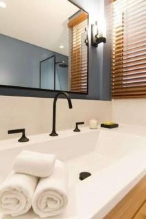 Elegant 3Bd Apt by National Archaeological Museum - 1
