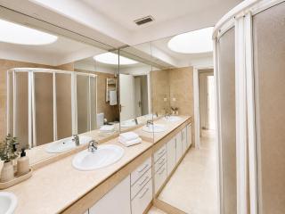 Penthouse with seaviews by Kura Homes - 3