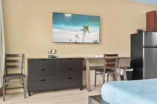 Walk to Beach • Balcony + Garden Views / Sleeps 2 - 7