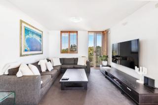2 bedroom Penthouse Kirra Point no.18 - 2