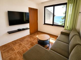Sea Side Apartment with Private Beach - Renovated 2026 - 4