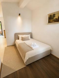 Sea Side Apartment with Private Beach - Renovated 2026 - 3