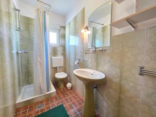 BED Apartment with 3 bedrooms and balcony - Selce - 4