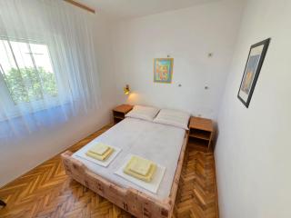 BED Apartment with 3 bedrooms and balcony - Selce - 8