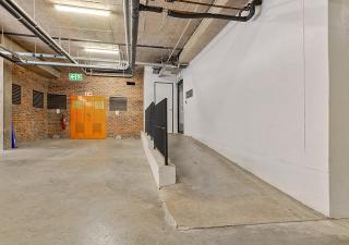 Sandton City Splendid Apartment 3 l Back up power & water l Walk to Sandton City & Nelson Mandela Square - 3