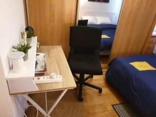 Cozy Private Room -5 mins from CERN -Shared Apartment - 4