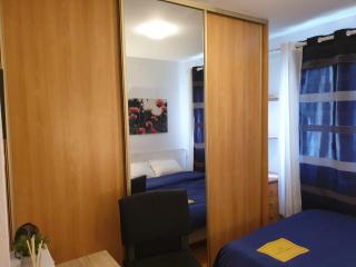 Cozy Private Room -5 mins from CERN -Shared Apartment - 2