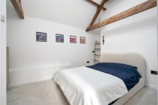 5 bedroom barn conversion with garden parking near Stamford - 3