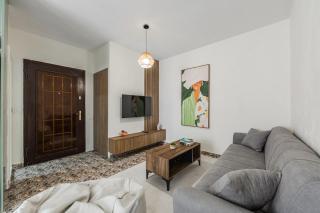 Perla Apartment 2BR Beachside by PikHost - 1