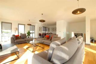 Elegant Cambridge Retreat with Parking - 8