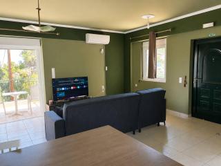 Artemida Olive Gem - Sunny Balcony Views & Parking - 3