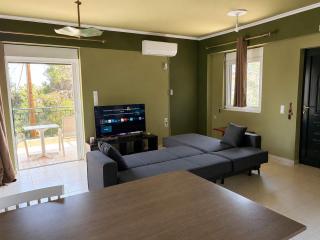 Artemida Olive Gem - Sunny Balcony Views & Parking - 1