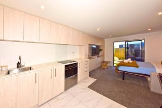 Cosy CBD Studio Apartment 6 - 2