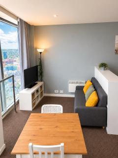 Stylish City View Apartment At Rotunda 3 - 5