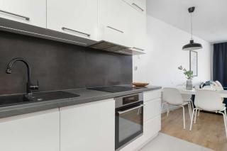 Modern Apartment with Parking and Workspace by Noclegi Renters - 3