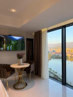 Deluxe Panoramic Lake&Sea View Apartment - 2